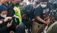 Aksi Syarifah Tarik Tangan Ferdy Sambo Jelang Sidang Tuntutan